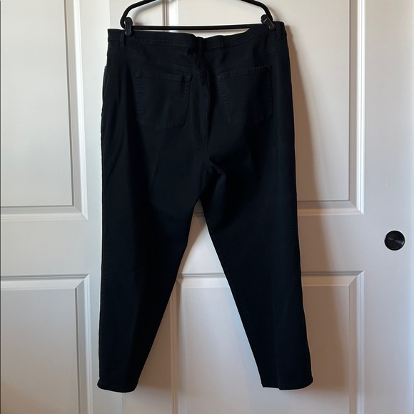 Gloria Vanderbilt Amanda Black Women’s Jeans
24W - Picture 4 of 5